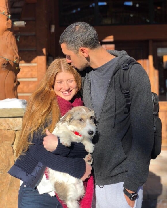 Nayel Nassar et Jennifer Gates et leur chien Earl.