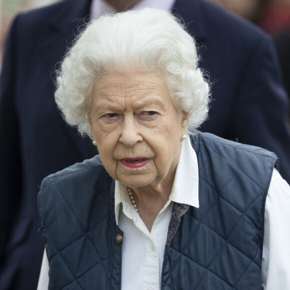 La reine Elisabeth II d'Angleterre, de retour d'Ecosse après la Holyrood Week, assiste à la course hippique "Royal Windsor Horse Show", le 2 juillet 2021 à Windsor. La souveraine est arrivée au volant de son Range Rover. 