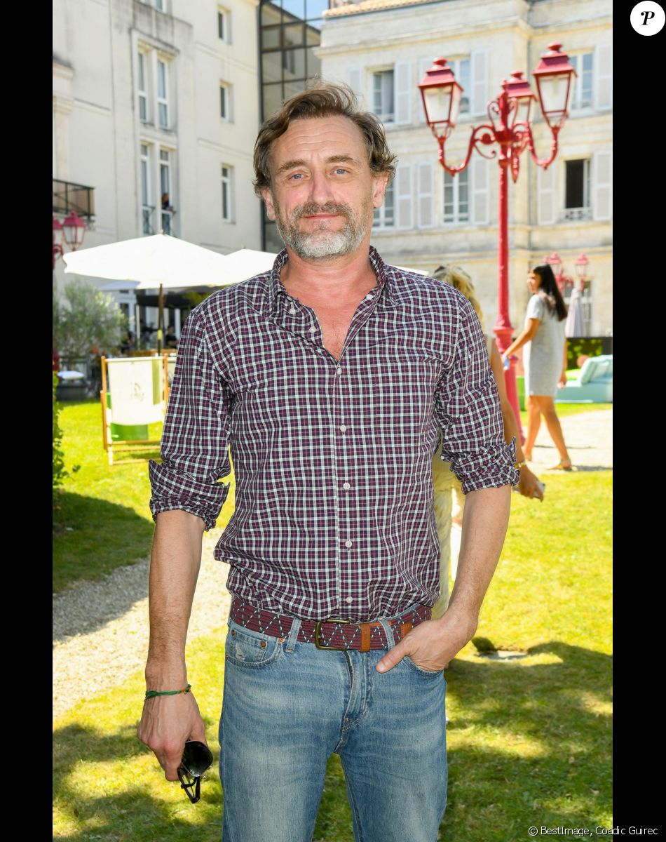 Jean-Paul Rouve pour le film "Je voudrais que quelqu'un m'attende quelque part" lors de la 12ème édition du festival du Film Francophone d'Angoulême, France, le 24 août 2019. © Coadic Guirec/Bestimage