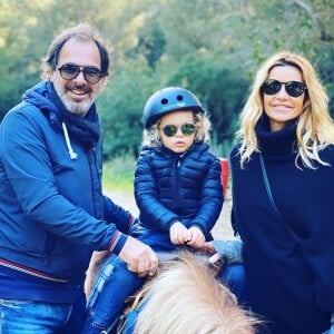 Ingrid Chauvin avec Thierry Peythieu et Tom, en pleine promenade à cheval, le 16 février 2020