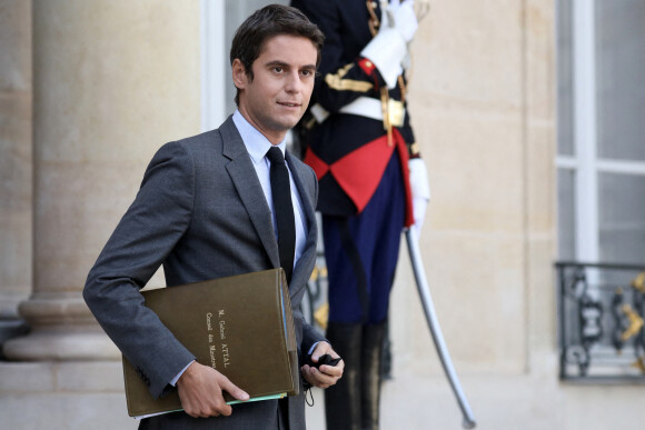Gabriel Attal, Porte-parole du Gouvernement à la sortie du conseil des ministres, le 13 octobre 2021, au palais de l'Elysée, à Paris.