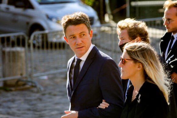 Benjamin Griveaux et sa femme Julia Minkowski - Arrivées à la messe funéraire en hommage à Bernard Tapie en l'église Saint-Germain-des-Prés à Paris. Le 6 octobre 2021