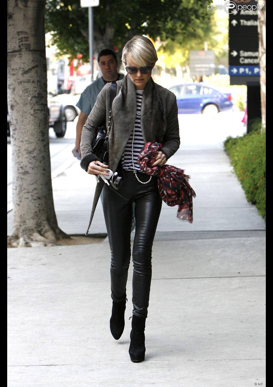 Laeticia Hallyday A Los Angeles Le 11 Decembre 2009 Purepeople