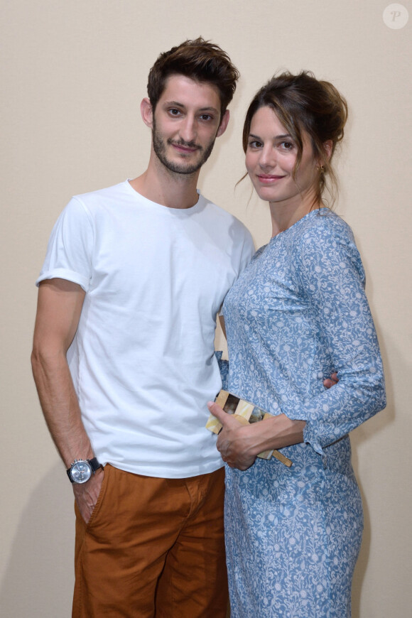 Pierre Niney et Natasha Andrews au défilé Bonpoint à la Fashion Week de Paris.