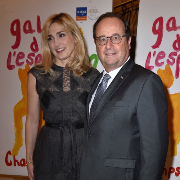 François Hollande et sa compagne Julie Gayet - 27ème Gala de l'Espoir de la Ligue contre le cancer au Théâtre des Champs-Elysées à Paris, le 22 octobre 2019.