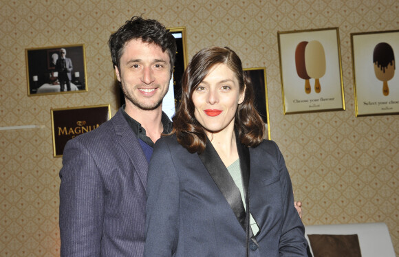 Valérie Donzelli et Jérémie Elkaïm - Soirée de l'équipe du film "The Immigrant " à la plage Magnum de Cannes. Le 24 mai 2013.