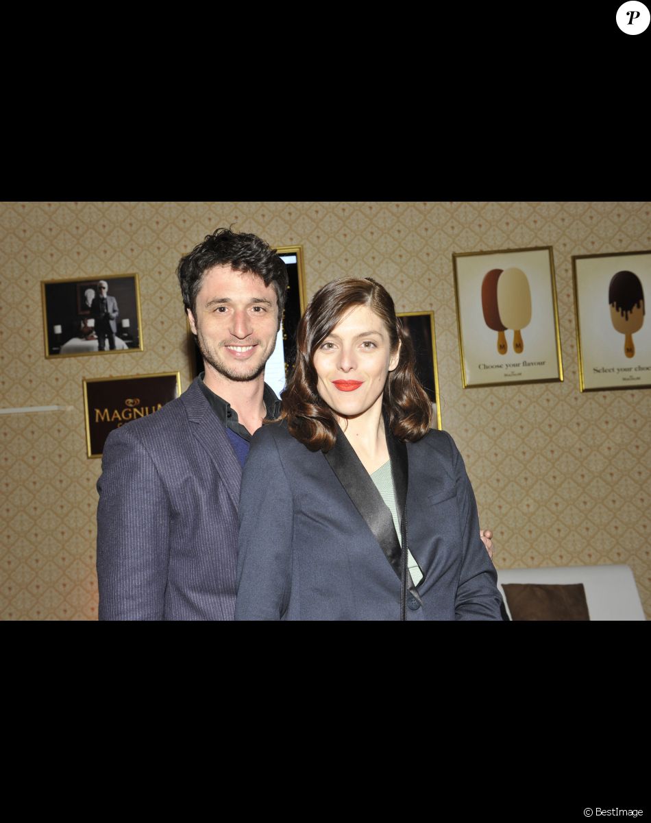 Valérie Donzelli et Jérémie Elkaïm - Soirée de l'équipe du film "The Immigrant " à la plage Magnum de Cannes. Le 24 mai 2013.