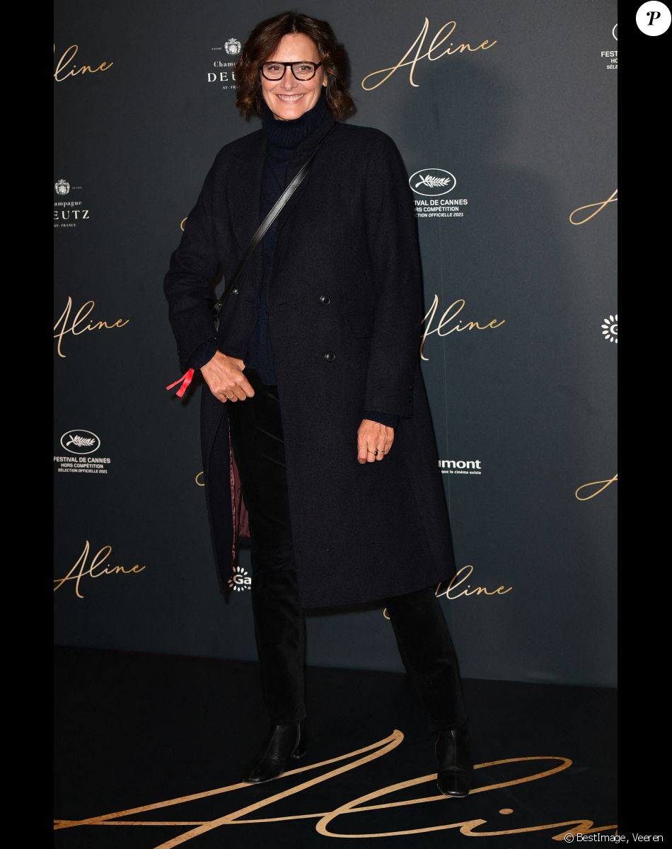 Ines de la Fressange - Avant-Première du film "Aline" au Grand Rex à Paris le 25 octobre 2021. © Veeren/Bestimage