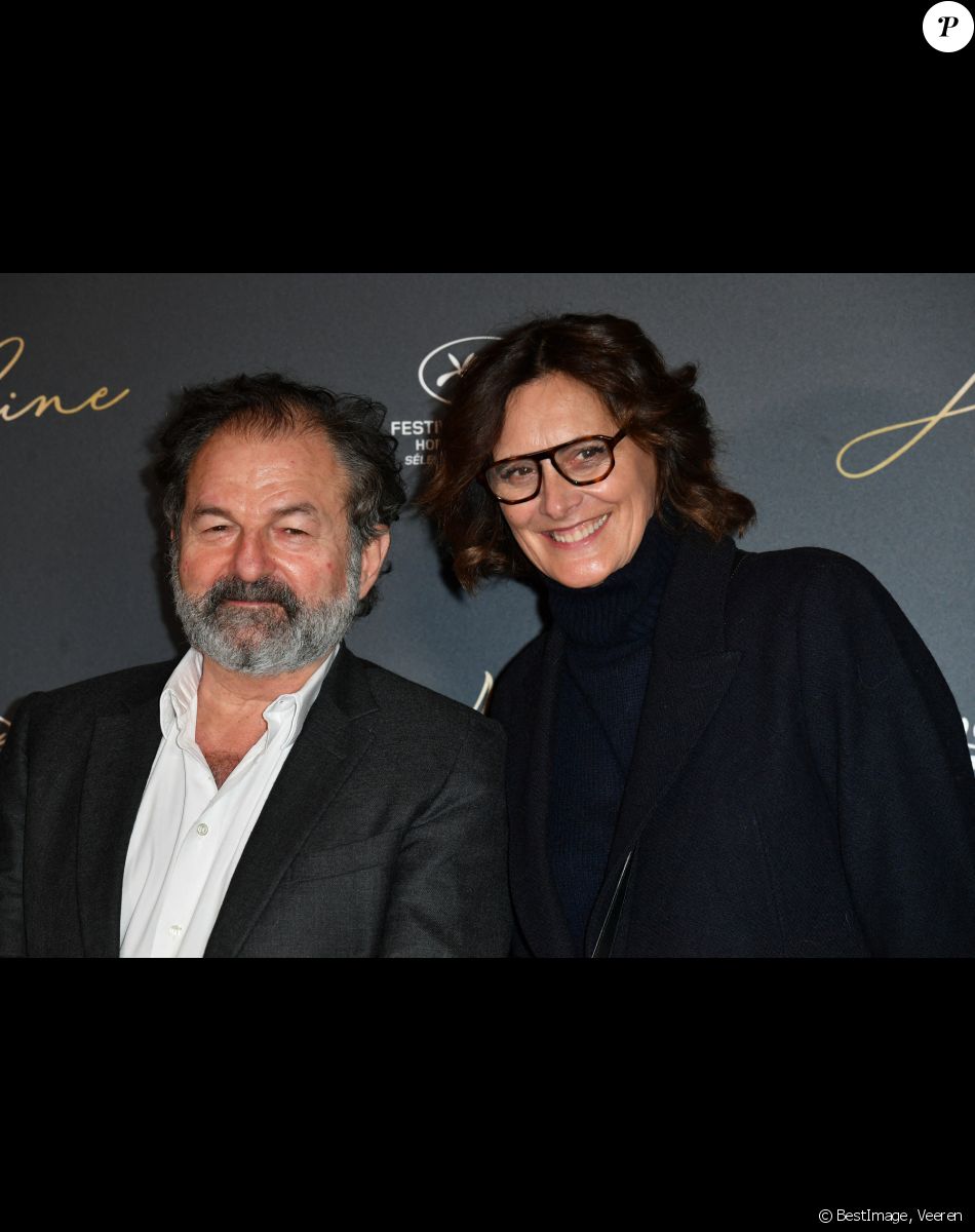Inès de la Fressange et son compagnon Denis Olivennes - Avant-Première du film "Aline" au Grand Rex à Paris le 25 octobre 2021. © Veeren/Bestimage