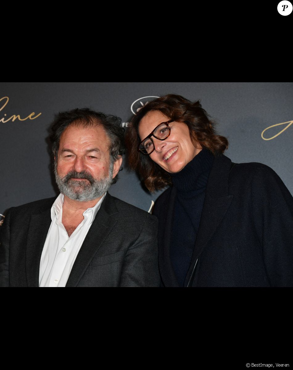 Inès de la Fressange et son compagnon Denis Olivennes - Avant-Première du film "Aline" au Grand Rex à Paris le 25 octobre 2021. © Veeren/Bestimage