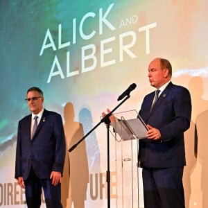 Bernard Bories, le président du Cinéma des Antipodes, et le prince Albert II de Monaco durant la soirée d'ouverture des 23èmes Rencontres internationales du cinéma des antipodes à Saint Tropez, le 13 octobre 2021. © Bruno Bebert / Bestimage