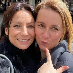 Jennifer Lauret et sa grande soeur sur Instagram. Mai 2021