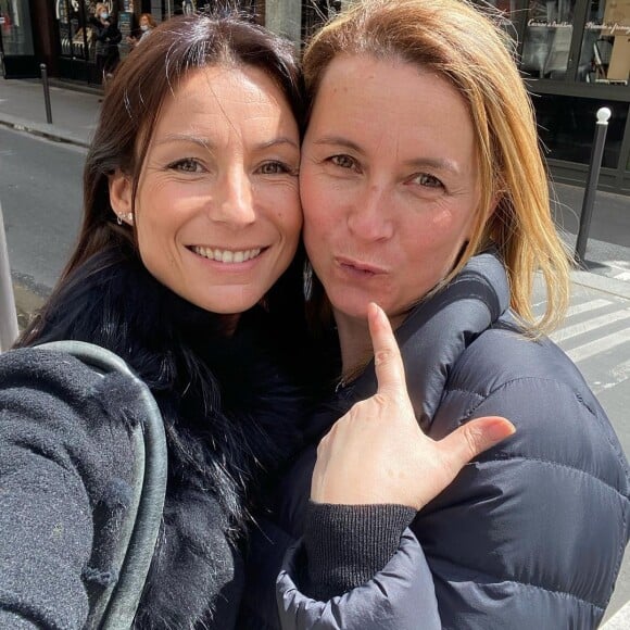Jennifer Lauret et sa grande soeur sur Instagram. Mai 2021