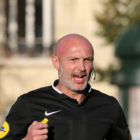 Frank Leboeuf - Dans le cadre des 13èmes Journées de l'Arbitrage, Christophe Maé, Frank Leboeuf et Thierry Braillard, Secrétaire d'Etat aux Sports auprès du ministre de la ville, de la jeunesse et des Sports, se sont retrouvés sur le Stade Emile Antoine pour arbitrer des matchs de football entre jeunes, à Paris, le 30 octobre 2014.