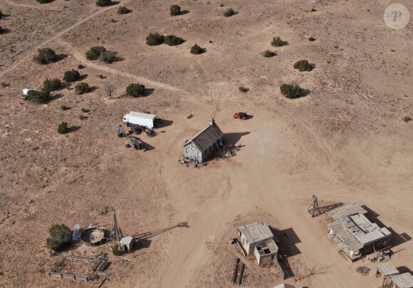 Exclusif - Vue aérienne du lieu de tournage du film "Rust" ou Halyna Hutchins (directrice de la photographie du film) a été abattue accidentellement par l'acteur Alec Baldwin à Santa Fe au Nouveau-Mexique le 23 octobre 2021.