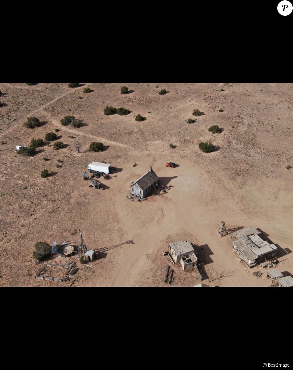Exclusif - Vue aérienne du lieu de tournage du film "Rust" ou Halyna Hutchins (directrice de la photographie du film) a été abattue accidentellement par l'acteur Alec Baldwin à Santa Fe au Nouveau-Mexique le 23 octobre 2021.