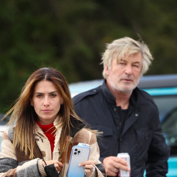 Exclusif - Alec Baldwin et sa femme Hilaria à Manchester dans le Vermont le 1er novembre 2021.