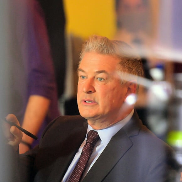 Exclusif - Alec Baldwin, Christian Slater et AnnaSophia Robb se retrouvent sur le tournage de la série "Dr Death" à New York le 9 février 2021.