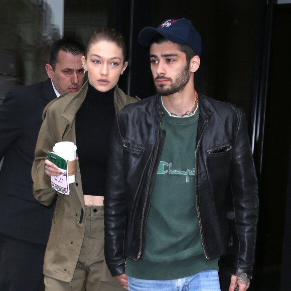 Gigi Hadid et son compagnon Zayn Malik sortent d'un immeuble main dans la main à New York. Les amoureux viennent de fêter les 22 ans de Gigi.