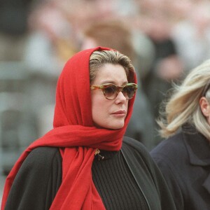 Catherine Deneuve lors d'une messe hommage à son ex-compagnon Roger Vadim à Paris en 2000.