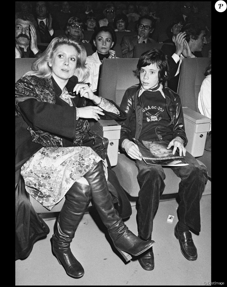 Catherine Deneuve et son fils Christian Vadim à la première de Robert Charlebois au Palais des Congrès en 1976.