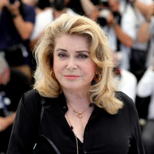 Catherine Deneuve au photocall du film De son vivant (Hors compétition) lors du 74ème festival international du film de Cannes © Borde / Jacovides / Moreau / Bestimage