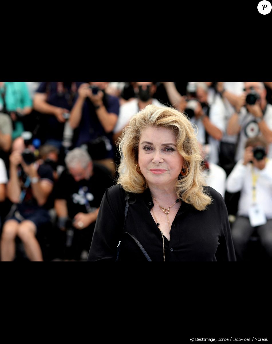Catherine Deneuve au photocall du film De son vivant (Hors compétition) lors du 74ème festival international du film de Cannes © Borde / Jacovides / Moreau / Bestimage