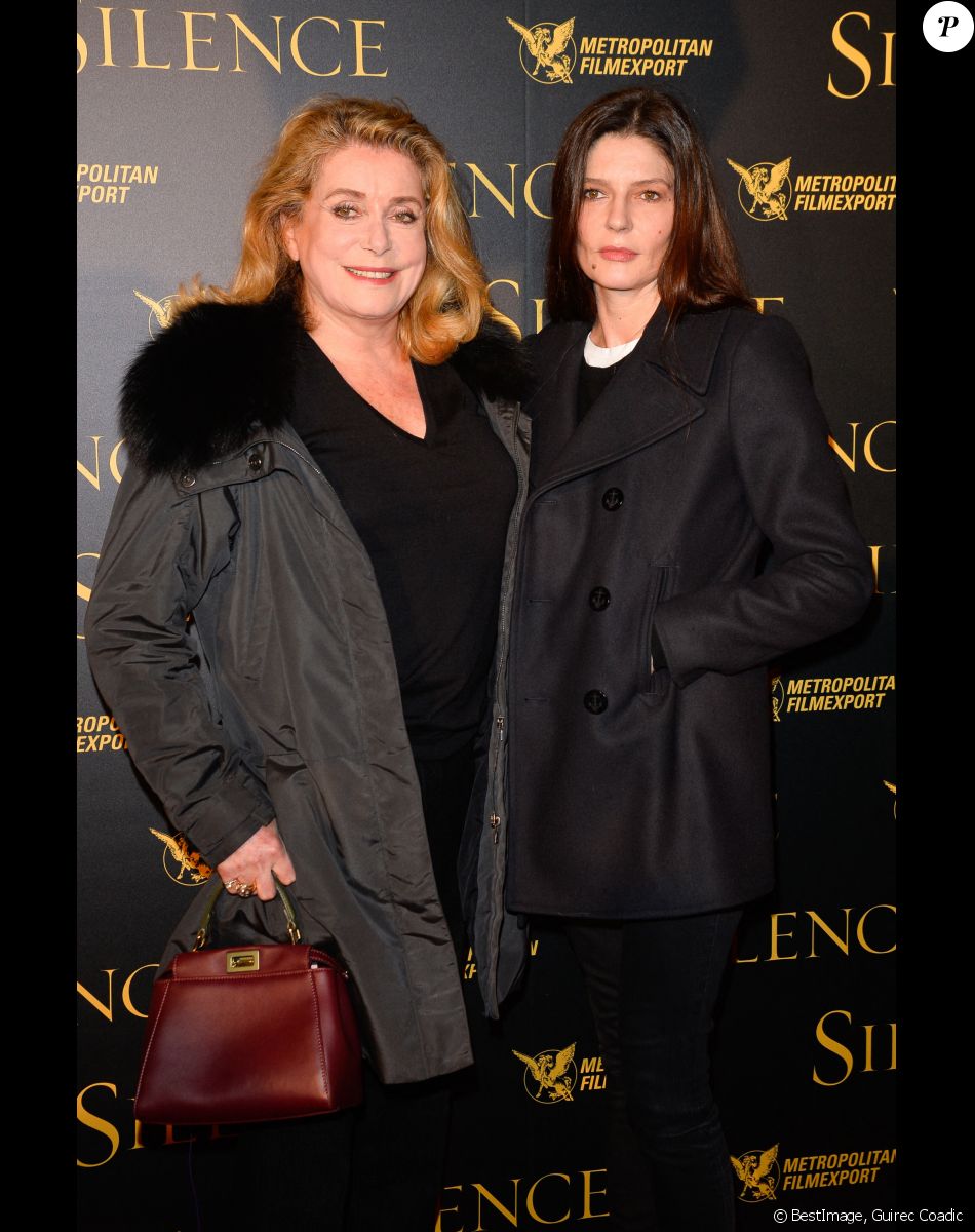 Catherine Deneuve et sa fille Chiara Mastroianni à l'avant-première de "Silence" au musée Guimet à Paris, le 12 Janvier 2017. © Guirec Coadic/Bestimage