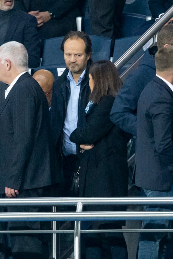 Anne Hidalgo et son mari Jean-Marc Germain assistent à la victoire du PSG (2) face à Manchester City (0) lors de la deuxième journée de la Ligue des champions au Parc des Princes à Paris le 28 septembre 2021. © Cyril Moreau/Bestimage