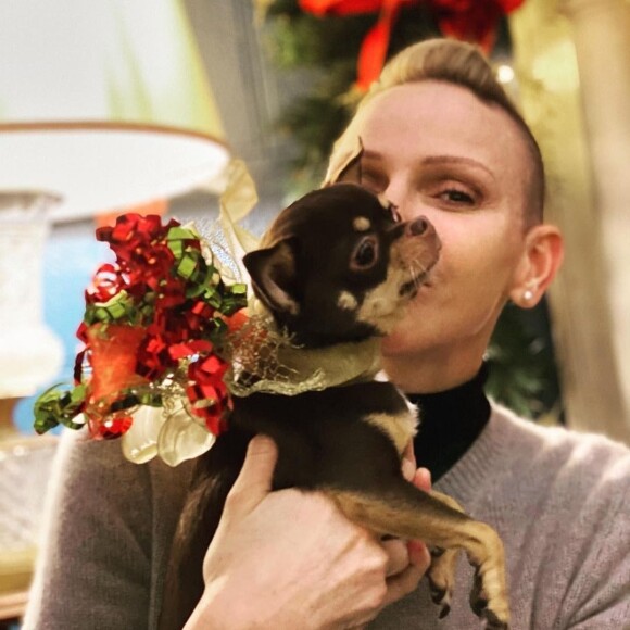 La princesse Charlene de Monaco avec sa nouvelle coupe punk sur Instagram, décembre 2020.