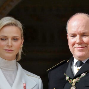 La princesse Charlene et le prince Albert II de Monaco - La famille princière de Monaco au balcon du palais lors de la Fête nationale monégasque à Monaco. Le 19 novembre 2019 © Dominique Jacovides / Bestimage 