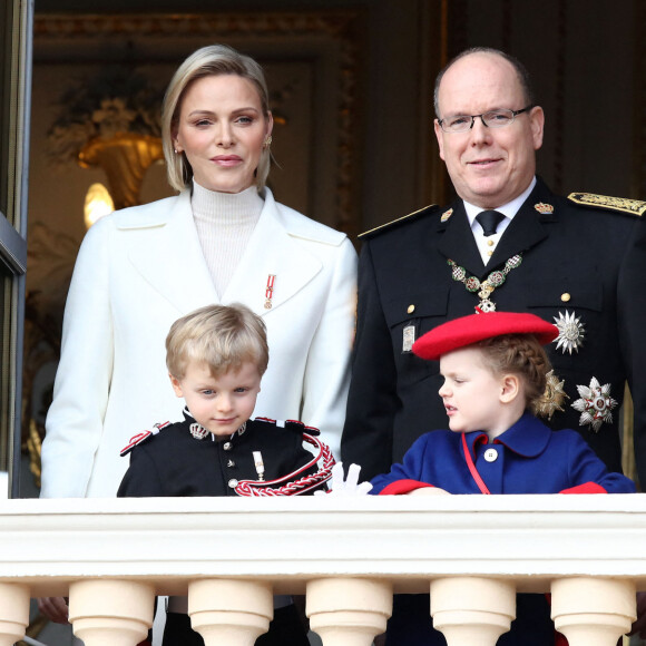 La princesse Charlene et le prince Albert II de Monaco, leurs enfants le prince Jacques et la princesse Gabriella - La famille princière de Monaco au balcon du palais lors de la Fête nationale monégasque à Monaco. Le 19 novembre 2019 © Dominique Jacovides / Bestimage 