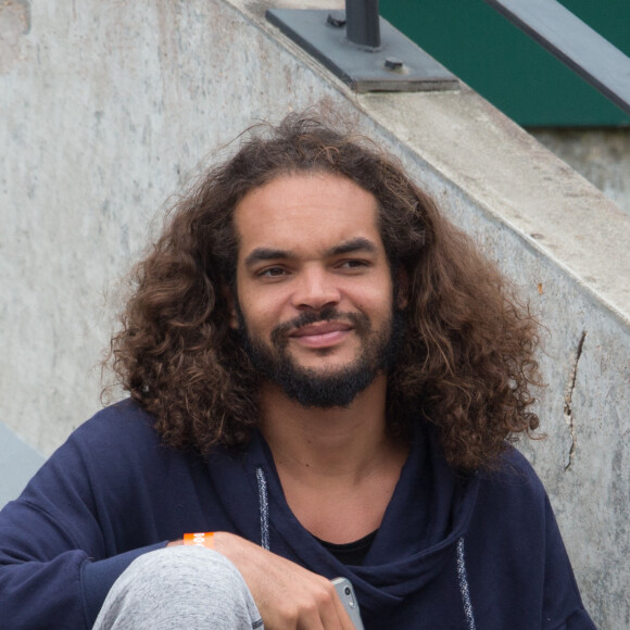 Joakim Noah - Yannick Noah dispute le trophée des légendes devant sa famille lors des internationaux de France de tennis à Roland Garros à Paris le 4 juin 2016. © Moreau - Jacovides / Bestimage