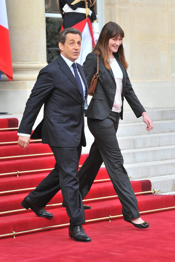 Nicolas Sarkozy et Carla Bruni-Sarkozy - Investiture de François Hollande comme 7e président de la Ve République en 2012  © Guillaume Gaffiot /Bestimage