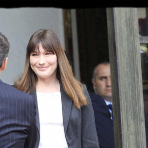 Nicolas Sarkozy et Carla Bruni-Sarkozy - Passation de pouvoir entre Nicolas Sarkozy et François Hollande en 2012