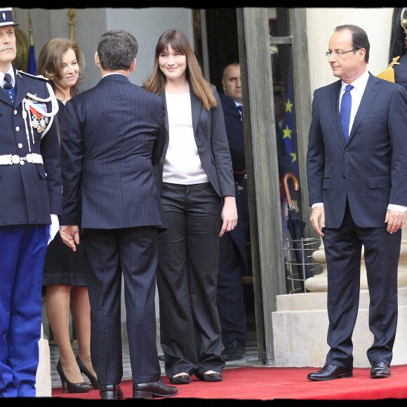 Nicolas Sarkozy et Carla Bruni-Sarkozy - Passation de pouvoir entre Nicolas Sarkozy et François Hollande en 2012