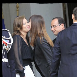 Nicolas Sarkozy et Carla Bruni-Sarkozy - Passation de pouvoir entre Nicolas Sarkozy et François Hollande en 2012