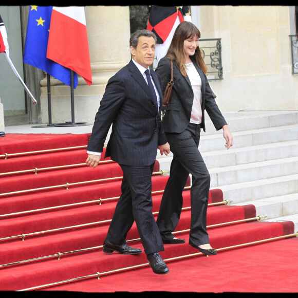 Nicolas Sarkozy et Carla Bruni-Sarkozy - Passation de pouvoir entre Nicolas Sarkozy et François Hollande en 2012