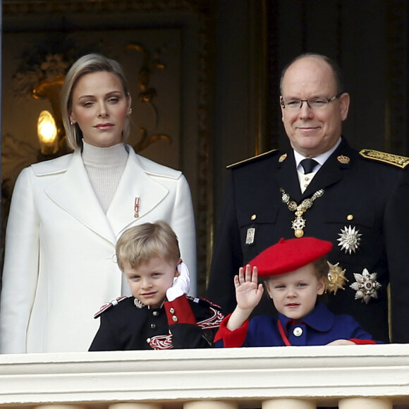 La princesse Charlène, le prince Albert II de Monaco, leurs enfants le prince Jacques et la princesse Gabriella - La famille princière de Monaco au balcon du palais lors de la Fête nationale monégasque à Monaco. Le 19 novembre 2019 © Jean-François Ottonello / Nice Matin / Bestimage