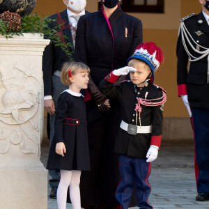 La princesse Charlène de Monaco, la princesse Gabriella de Monaco, comtesse de Carladès, le prince Jacques de Monaco, marquis des Baux - La famille princière assiste à une cérémonie de remise de médaille dans la cours du Palais de Monaco lors de la Fête Nationale 2020 de la principauté de Monaco le 19 novembre 2020. © David Nivière / Pool / Bestimage