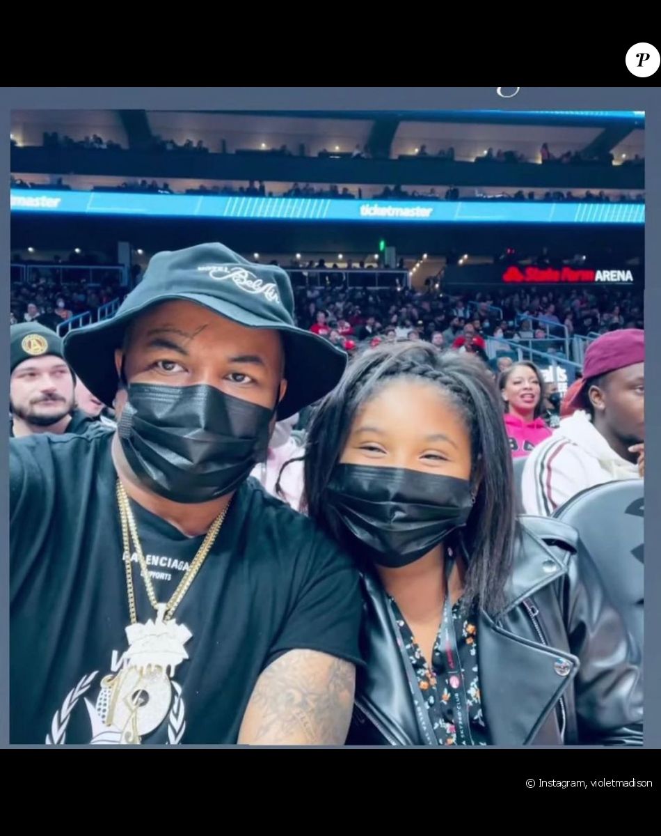 Violet Madison, la fille aînée de Christina Milian, pose avec son papa, The-Dream. Novembre 2021.