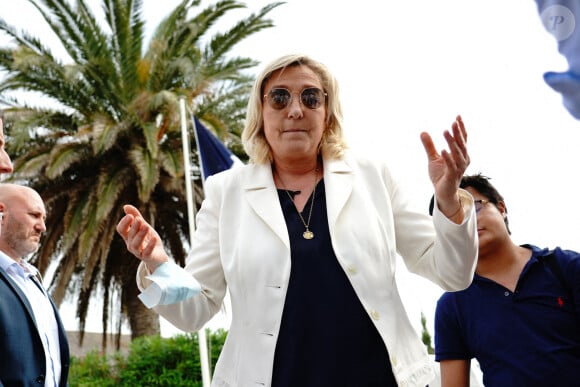 Marine Le Pen (présidente du rassemblement National) - Marine Le Pen visite l'école nationale des scaphandriers à Fréjus le 17 juin 2021. © Norbert Scanella / Panoramic / Bestimage