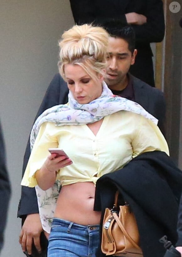 Britney Spears sort de son hôtel parisien pour se rendre à l'Accorhotels Arena le 28 août 2018.