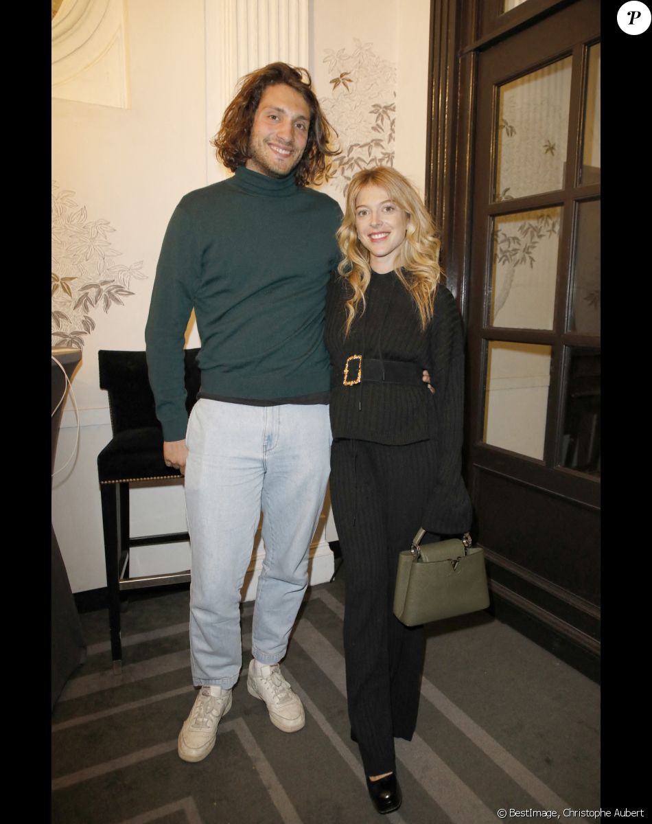 Exclusif - Victoria Monfort (enceinte) et son compagnon Hugo Cremaschit au défilé de mode "Tania Valenti" au Sofitel à Paris, lors de la fashion week. Le 30 septembre 2021 © Christophe Aubert via Bestimage