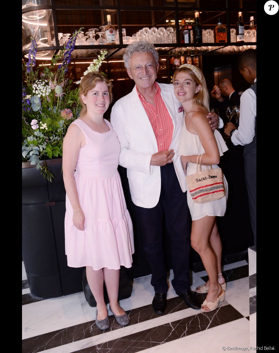Exclusif - Nelson Monfort et ses filles Isaure et Victoria - Inauguration de la galerie Fred Allard à l'hôtel Lutetia rive gauche à Paris le 27 juin 2019. © Rachid Bellak/Bestimage