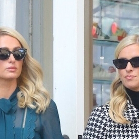 Paris Hilton et sa soeur Nicky Hilton Rothschild se baladent à New York, le 3 novembre 2021.