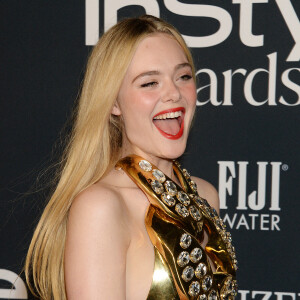 Elle Fanning au photocall de la soirée "InStyle Awards 2021" à Los Angeles, le 15 novembre 2021.