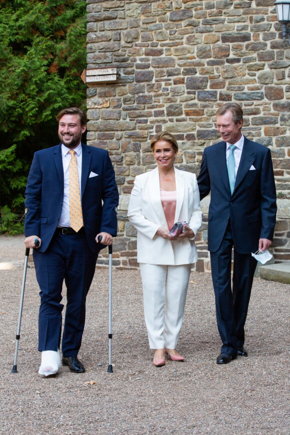 Grand-Duc Henri de Luxembourg, Maria Teresa, Grande-Duchesse de Luxembourg, et le Prince Sébastien de Luxembourg - Baptême de S.A.R. le Prince Charles de Luxembourg, à l' Abbaye Saint-Maurice de Clervaux. Luxembourg, Clervaux, le 19 septembre 2020