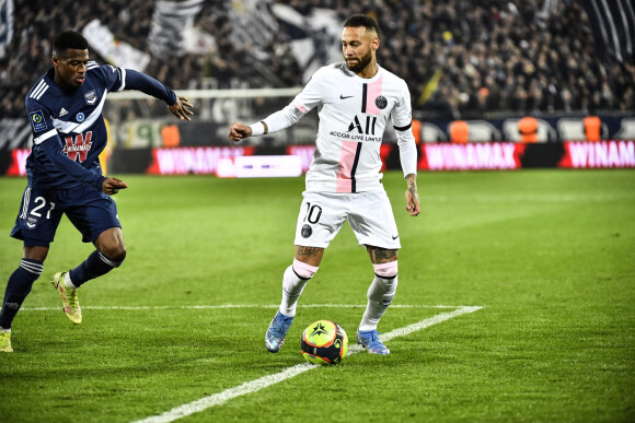 Neymar (psg) - Match de football en ligue 1 Uber Eats : Le PSG bat Bordeaux 3 - 2 au stade Matmut Atlantique le 6 novembre 2021. © Thierry Breton / Panoramic / Bestimage