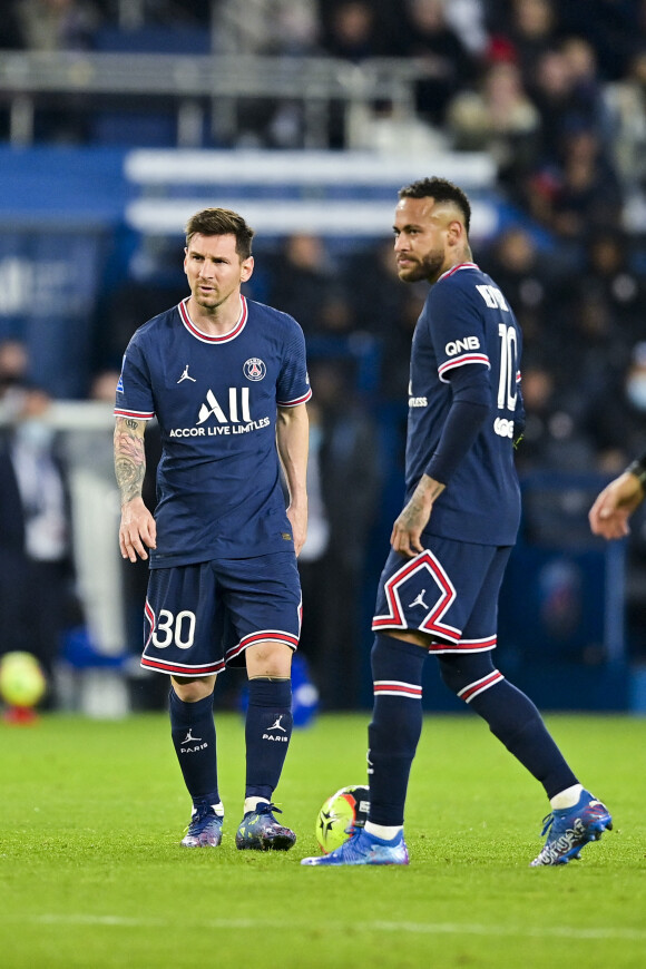 Neymar Jr (PSG) / Lionel Messi (PSG) - Match de Ligue 1 Uber Eats Psg (2) - Lille(1) au Parc des Princes à Paris le 29 octobre 2021. © JB Autissier/PanoramicBestimage